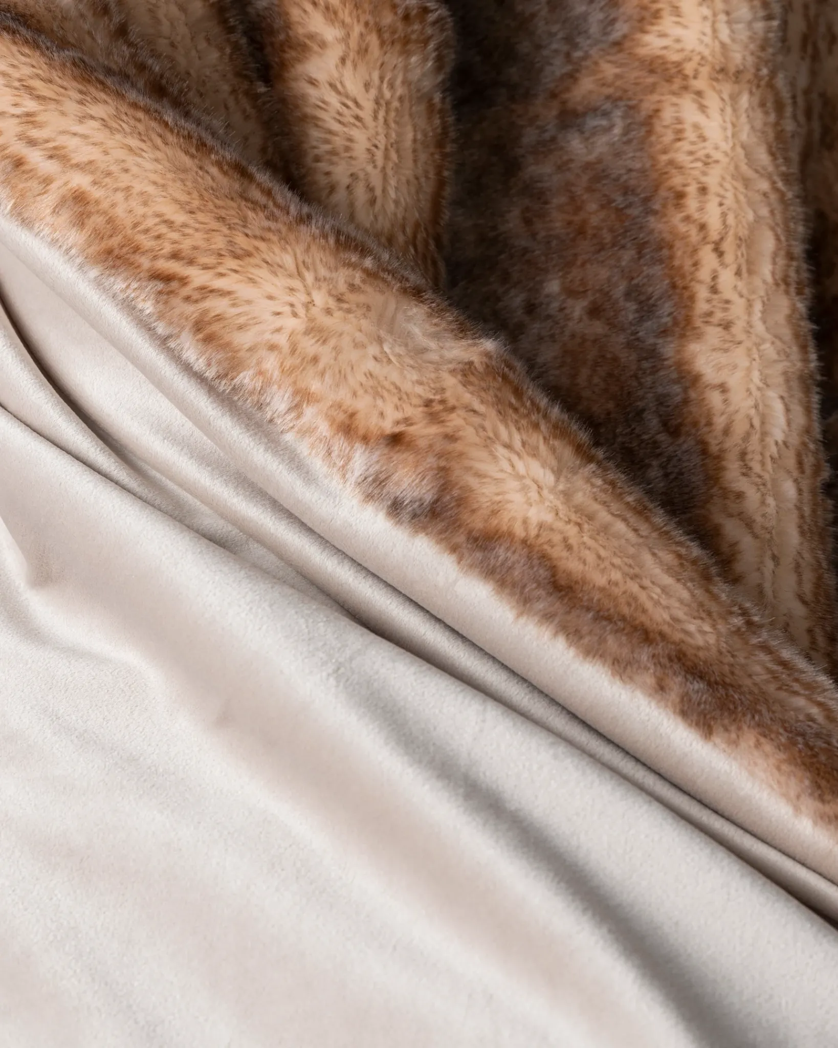 Clearance Lodge Faux Fur Throws Pillows & Throws|Gifts For Christmas