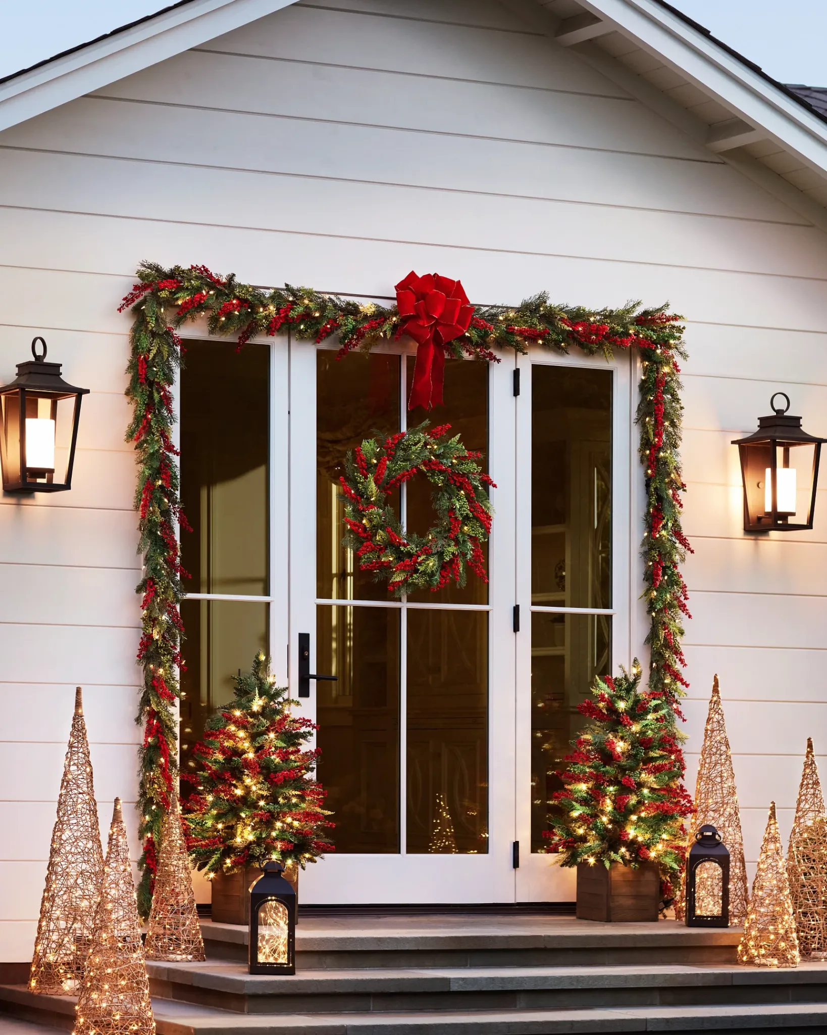 Clearance Outdoor Berry Burst Foliage 26 - 28 Inch|Pre-Lit