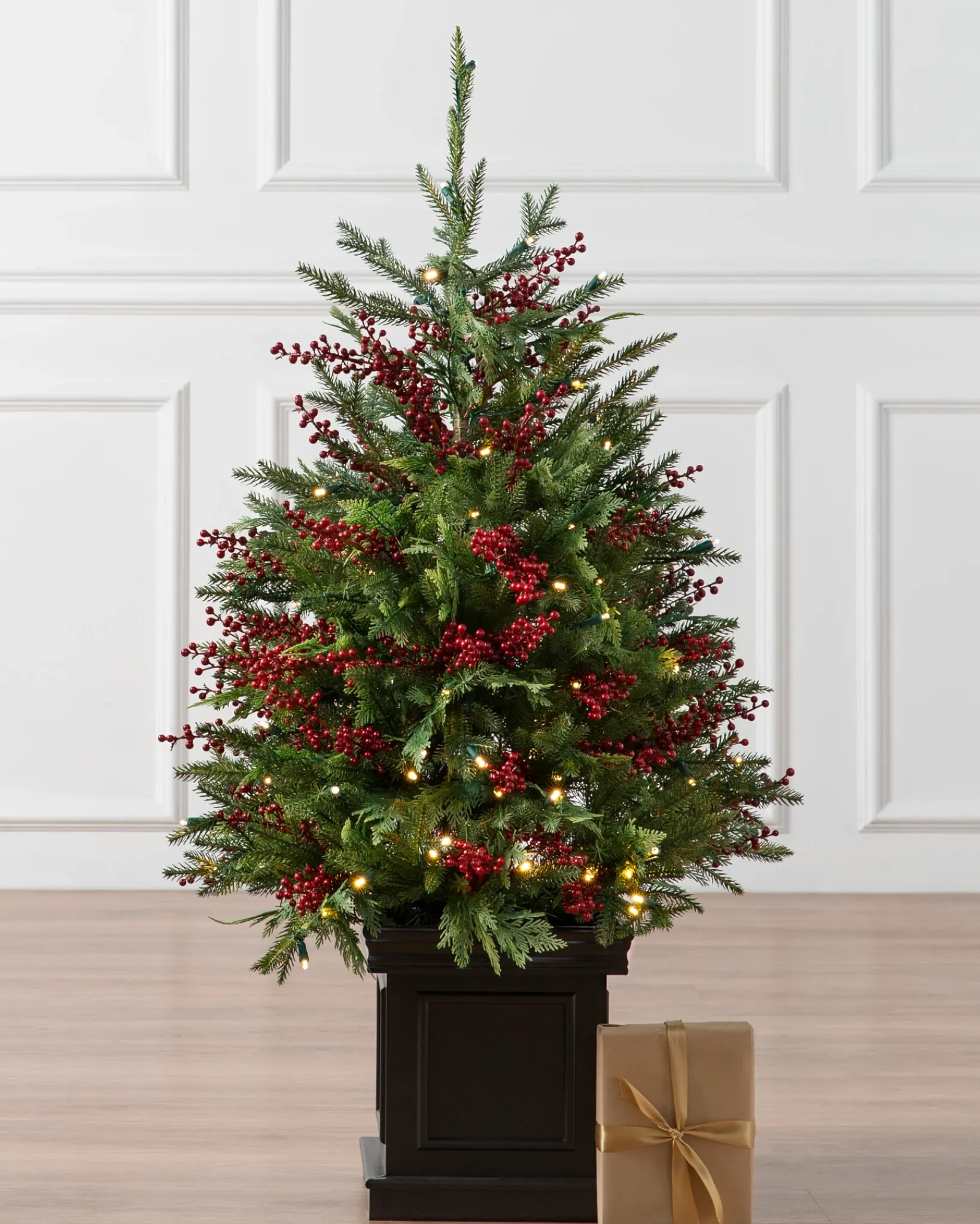 Clearance Outdoor Red Berry Evergreen Potted Trees Outdoor Safe