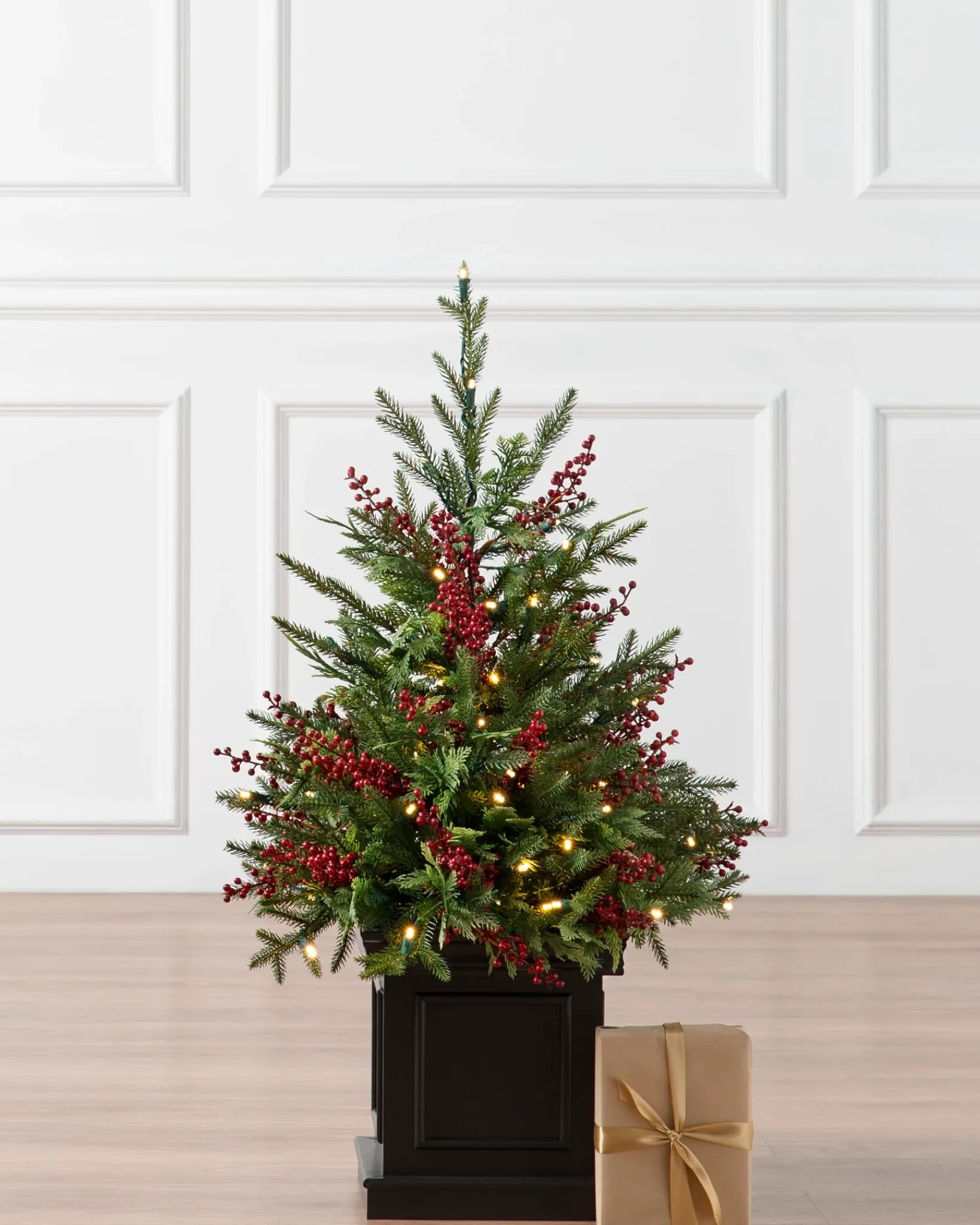 Clearance Outdoor Red Berry Evergreen Potted Trees Outdoor Safe