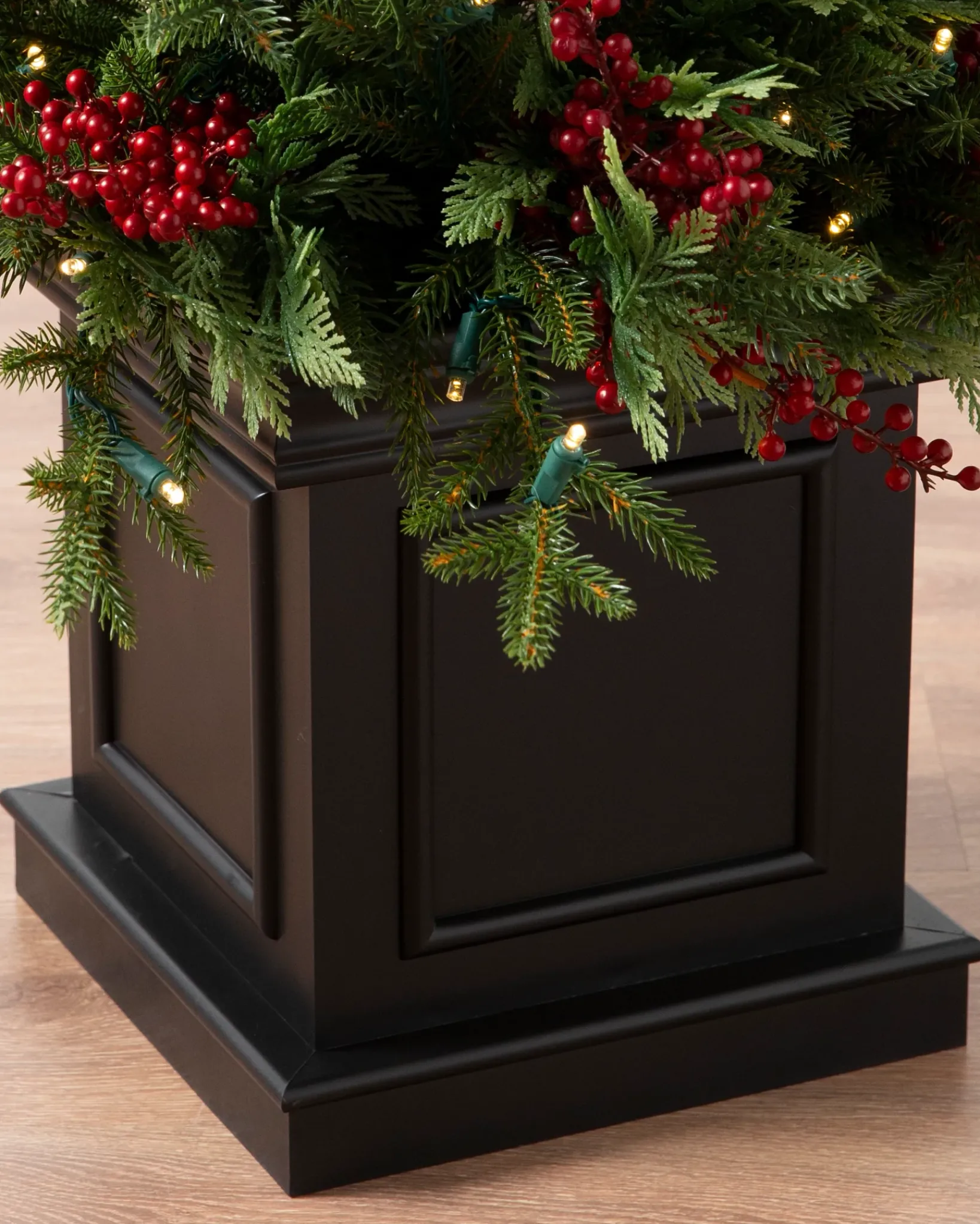 Clearance Outdoor Red Berry Evergreen Potted Trees Outdoor Safe