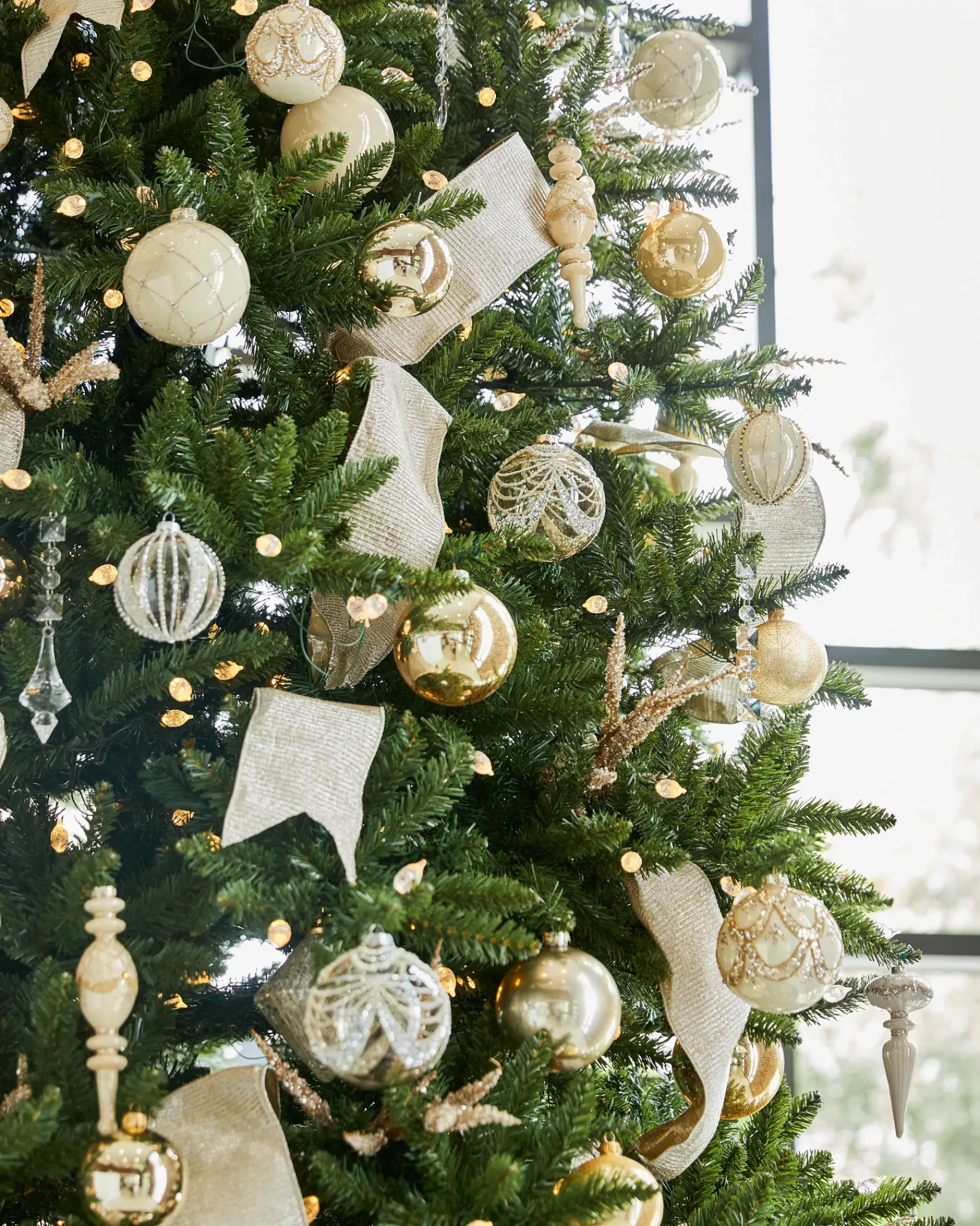 Outlet Rockefeller Pine Trees 15 - 30 Feet|Pre-Lit