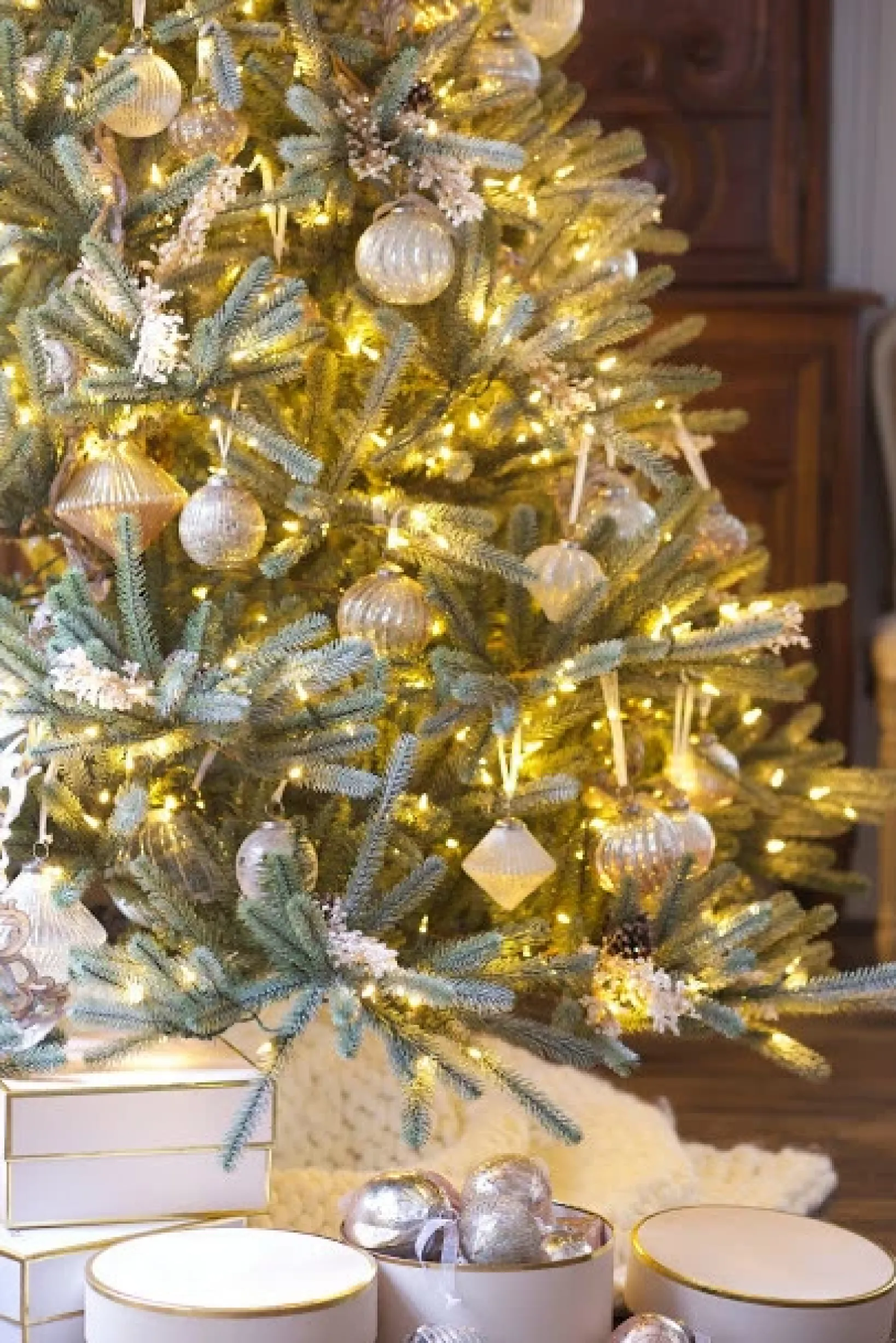Hot Sanibel Spruce Trees 7 - 7.5 Feet|Pre-Lit
