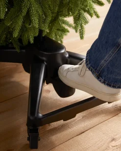 New Silverado Slim® Trees 7 - 7.5 Feet|Pre-Lit